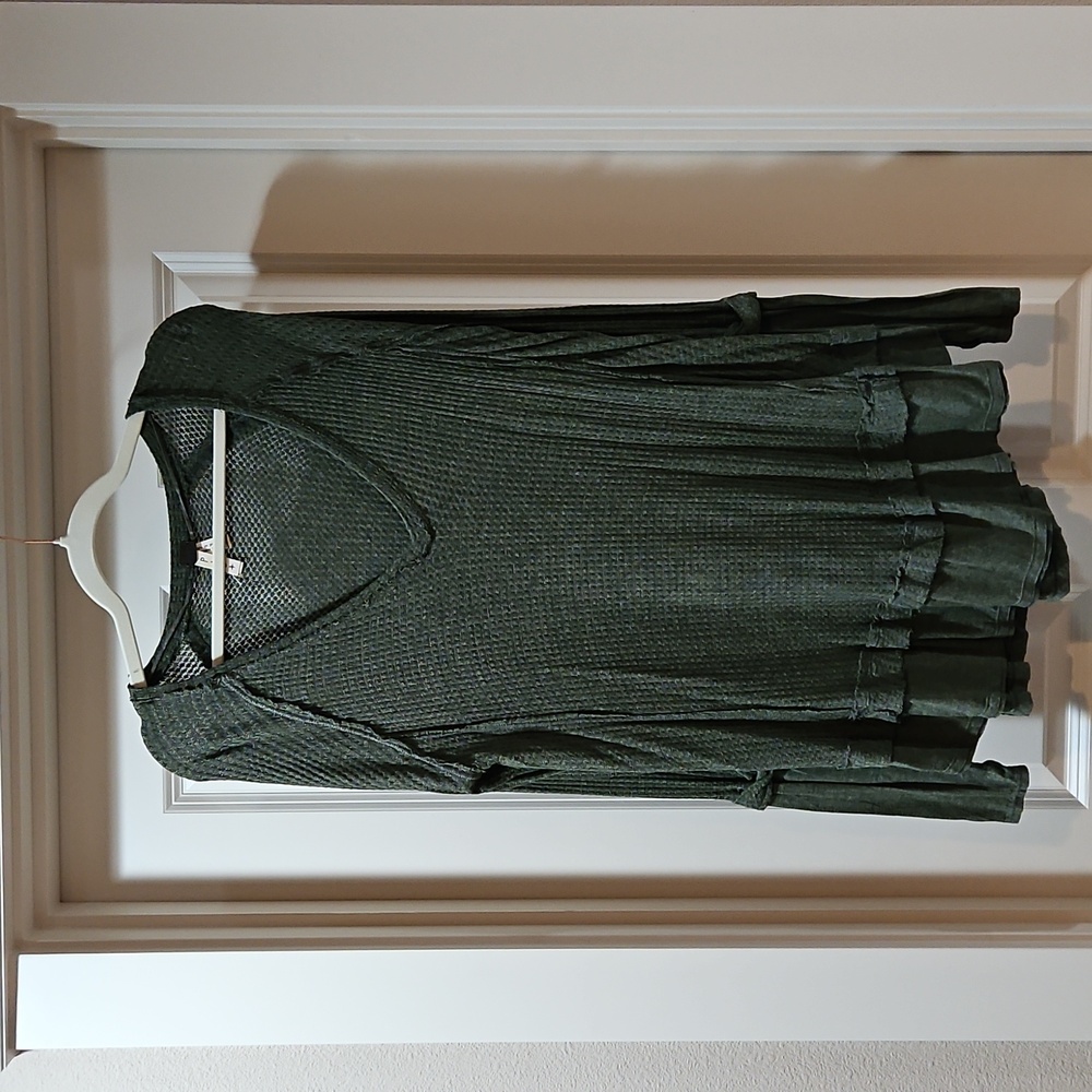 Free People Laguna Tee Thermal Long Sleeve Thumbholes Hi Lo Hem Army Green S NWT - Picture 2 of 14